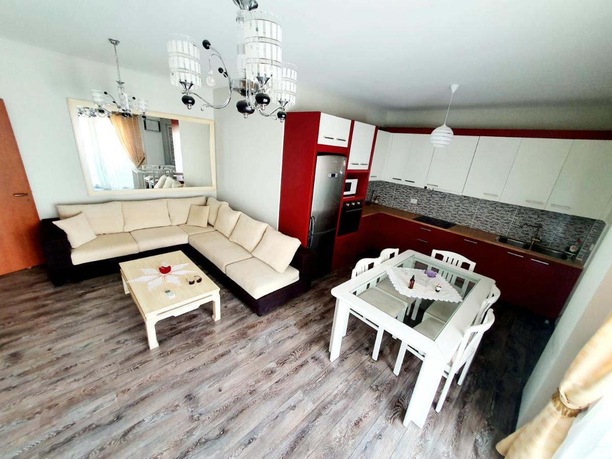 Apartment Me Qera Lungomare Mari Vlore
